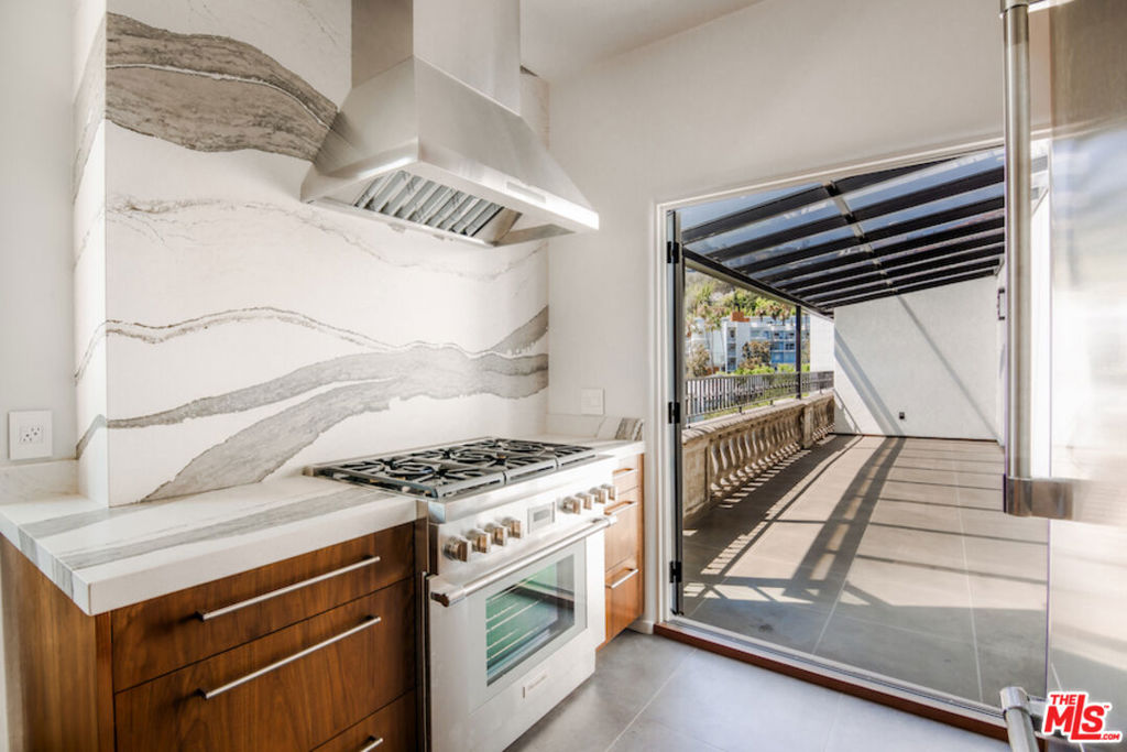 1302 Sweetzer Avenue 602