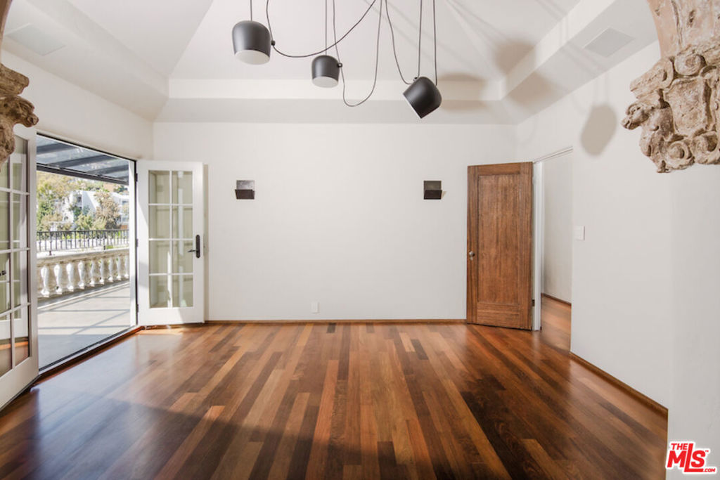 1302 Sweetzer Avenue 602