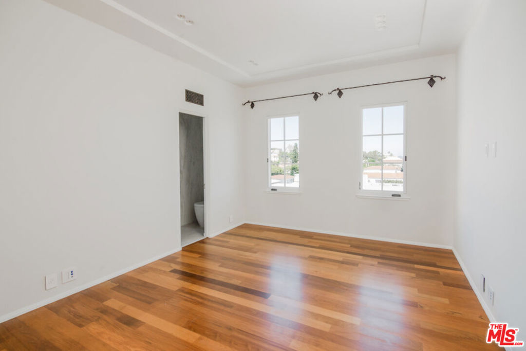 1302 Sweetzer Avenue 602