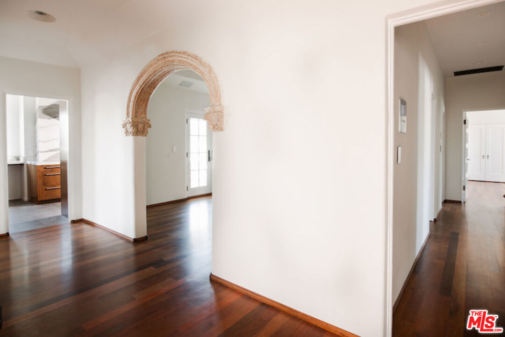 1302 Sweetzer Avenue 602