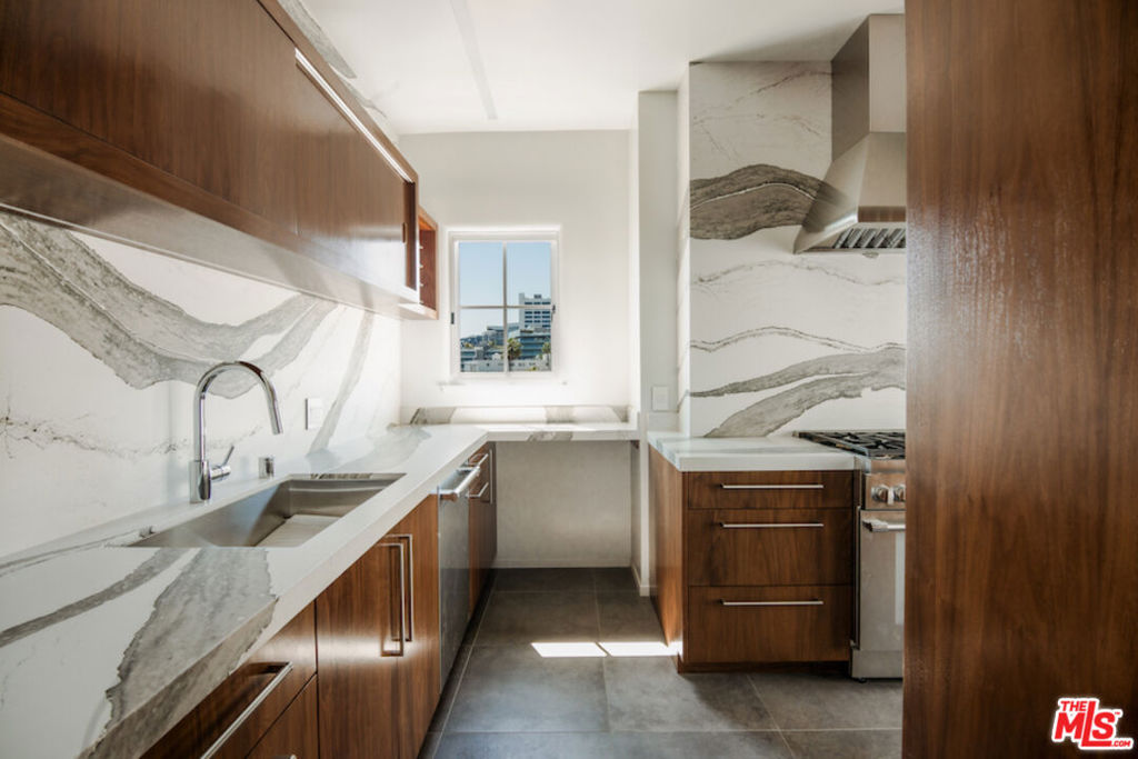 1302 Sweetzer Avenue 602