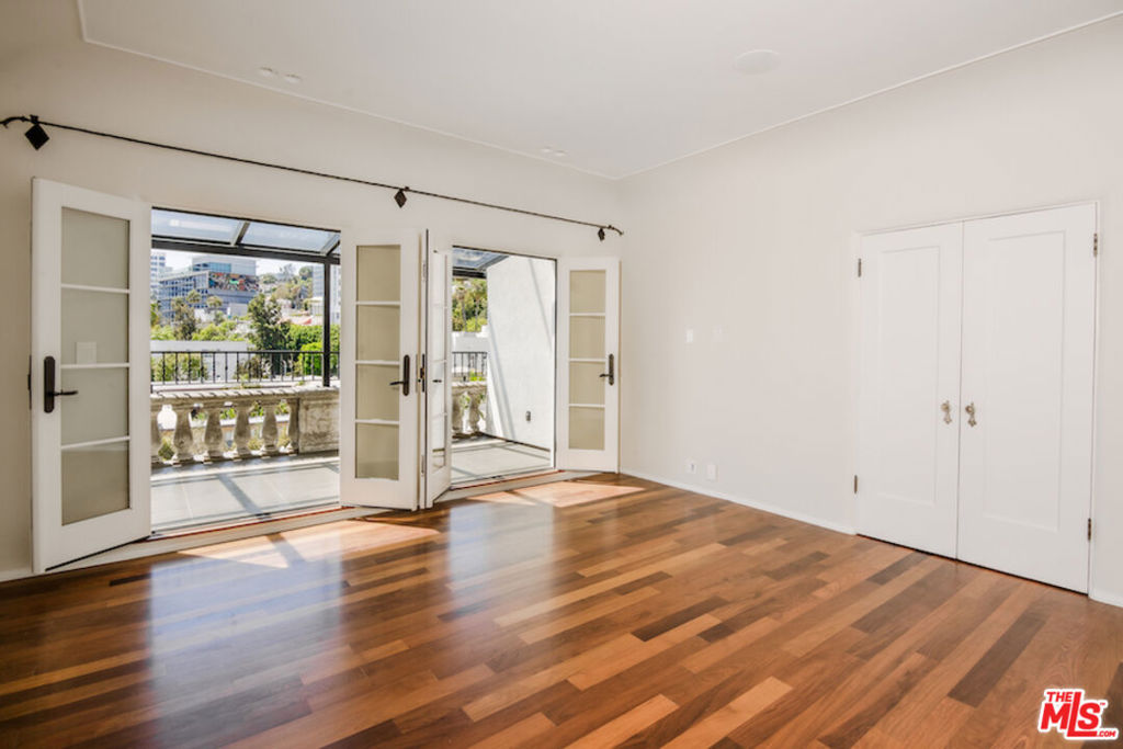 1302 Sweetzer Avenue 602