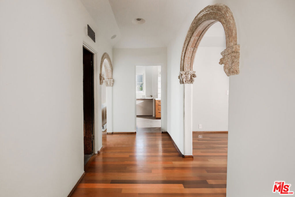 1302 Sweetzer Avenue 602