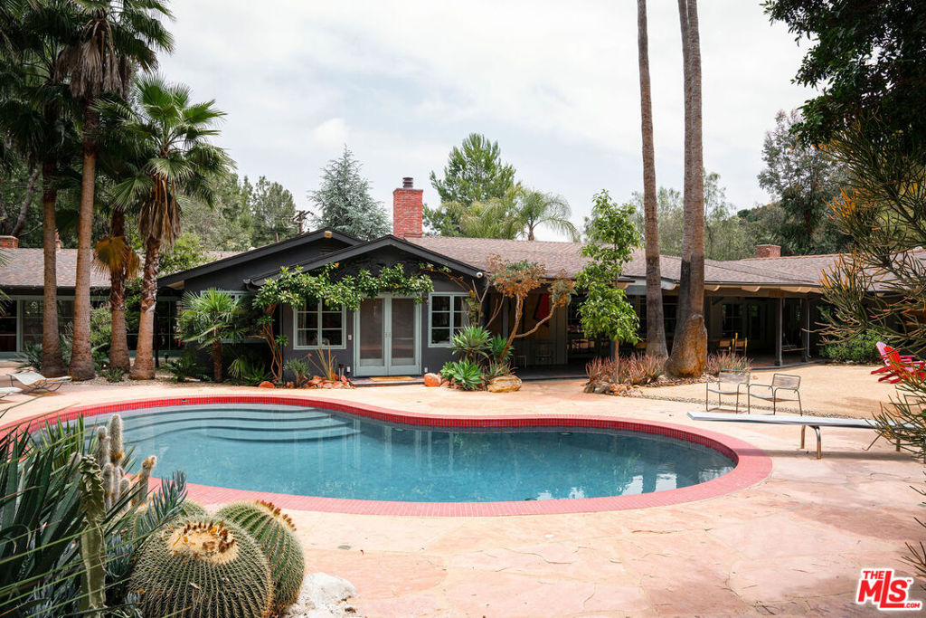 4078 Mandeville Canyon Rd. Road
