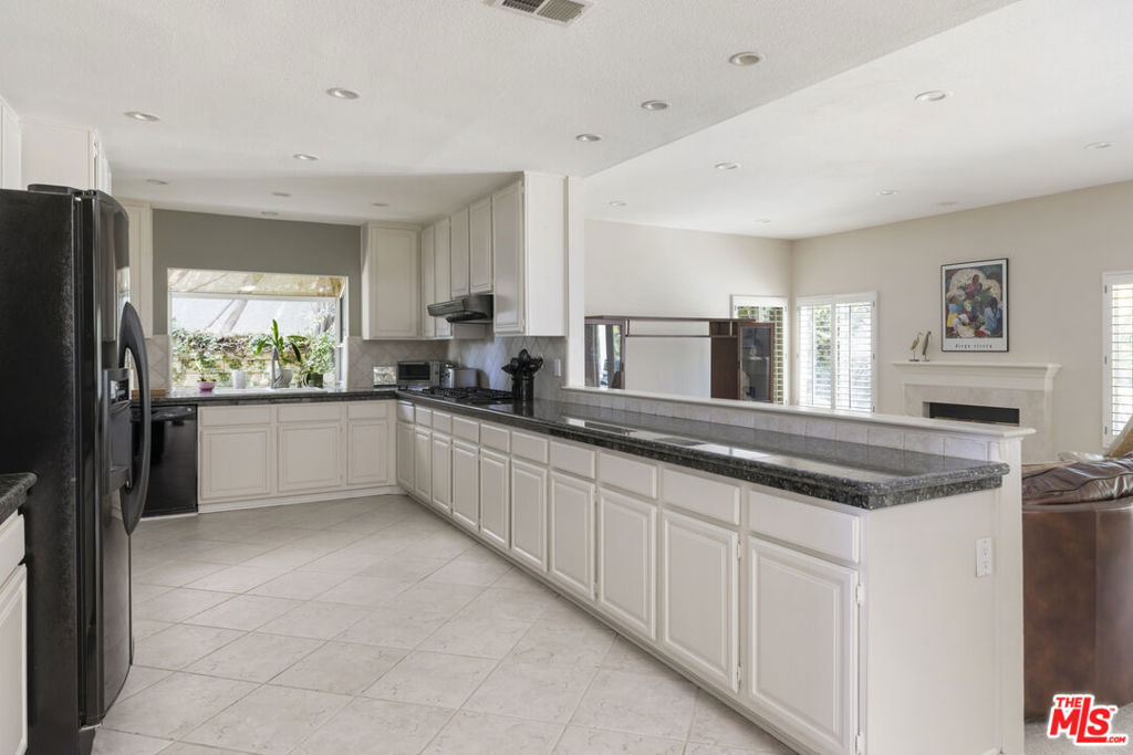 23686 Ingomar Street