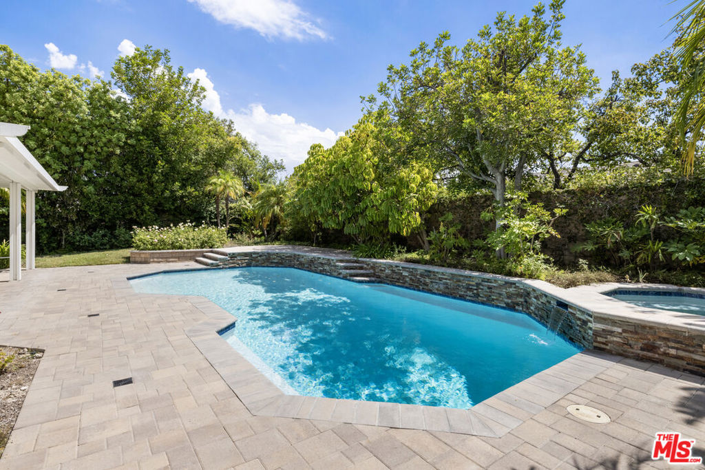 23686 Ingomar Street