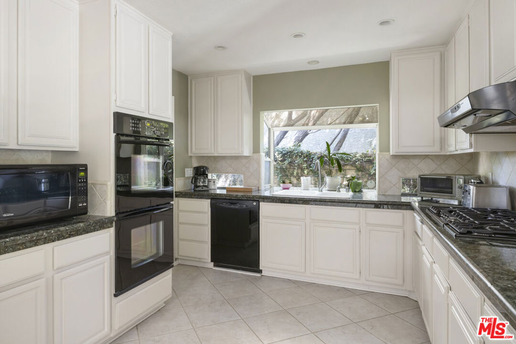 23686 Ingomar Street