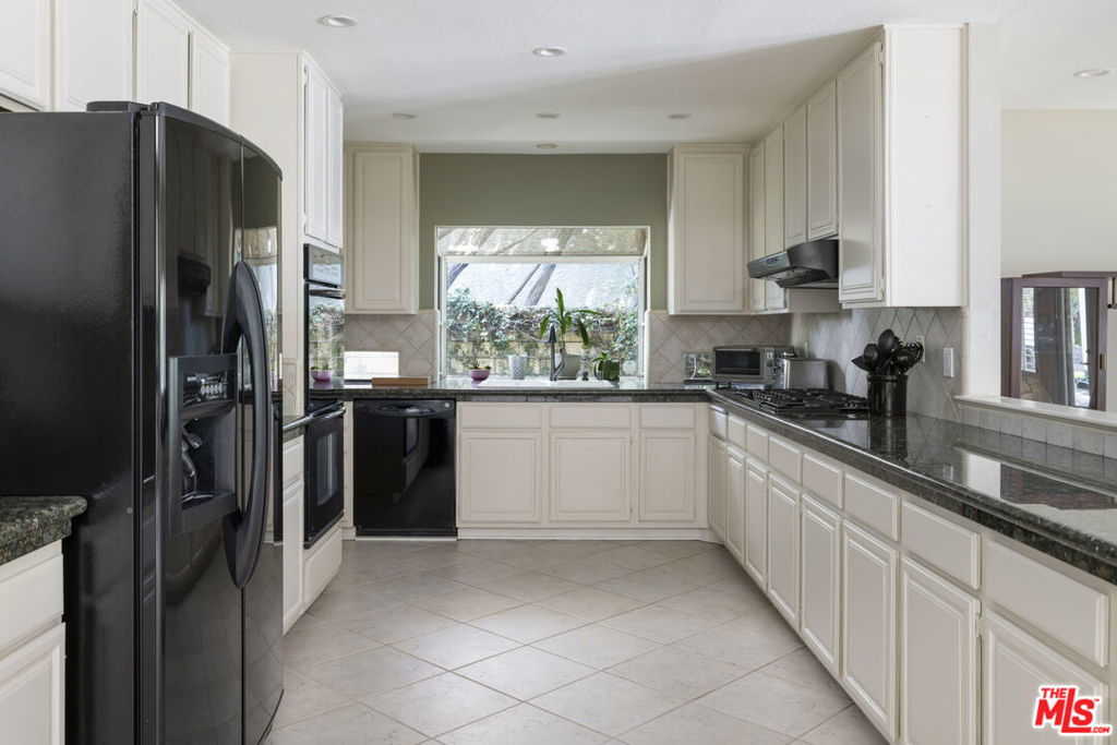 23686 Ingomar Street