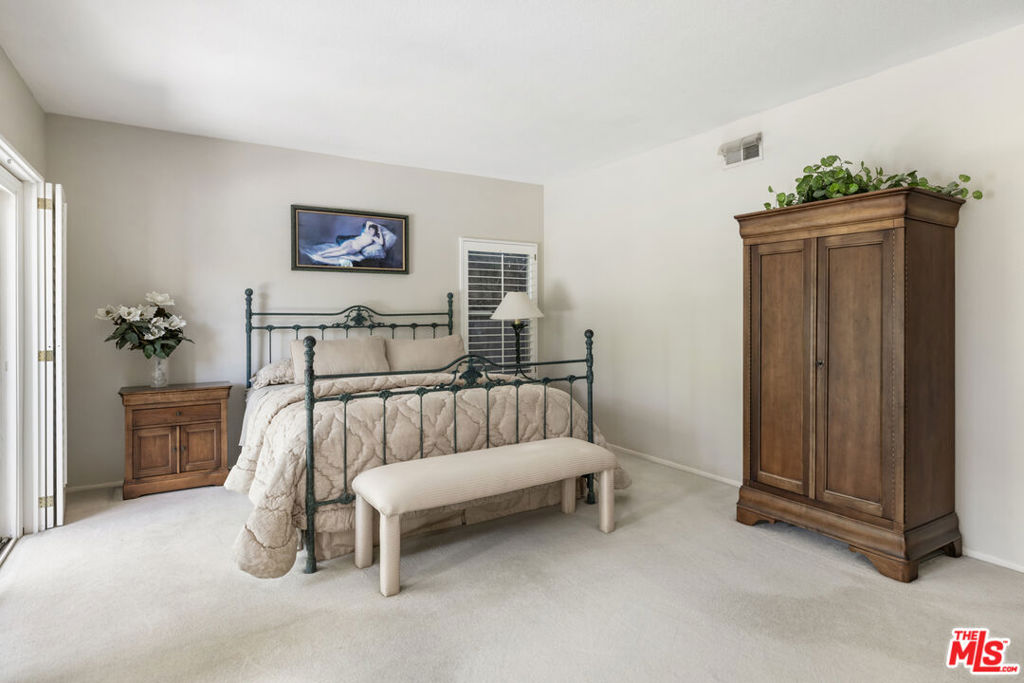 23686 Ingomar Street