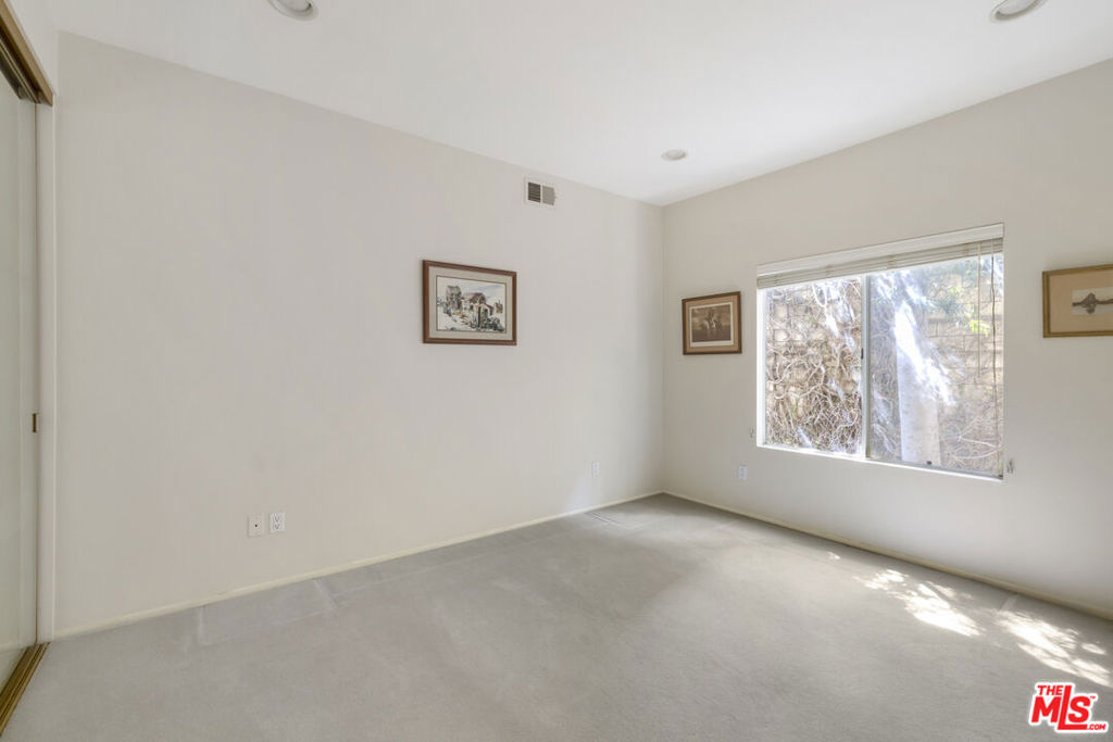 23686 Ingomar Street