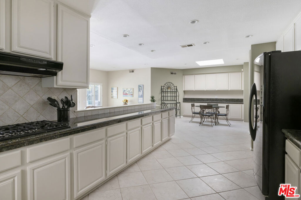 23686 Ingomar Street