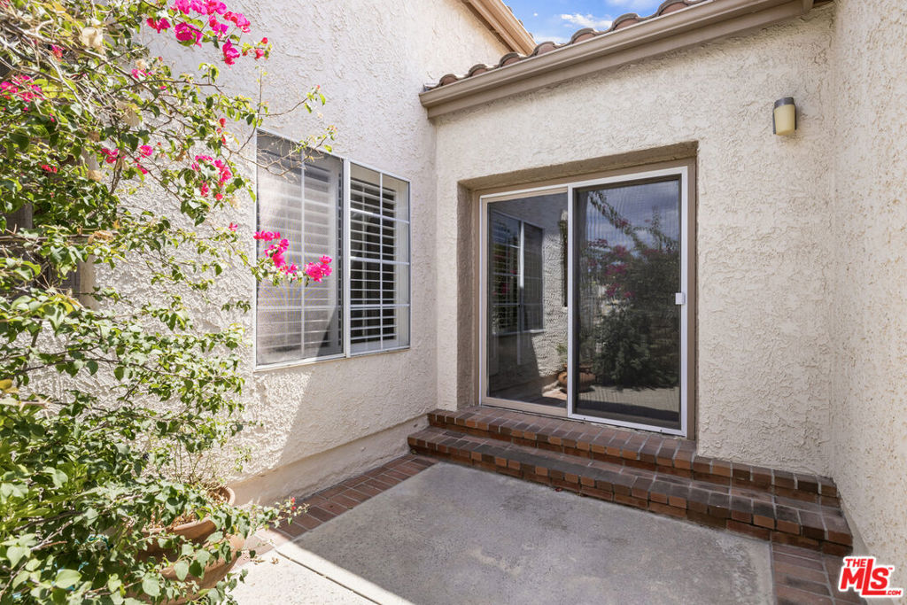 23686 Ingomar Street