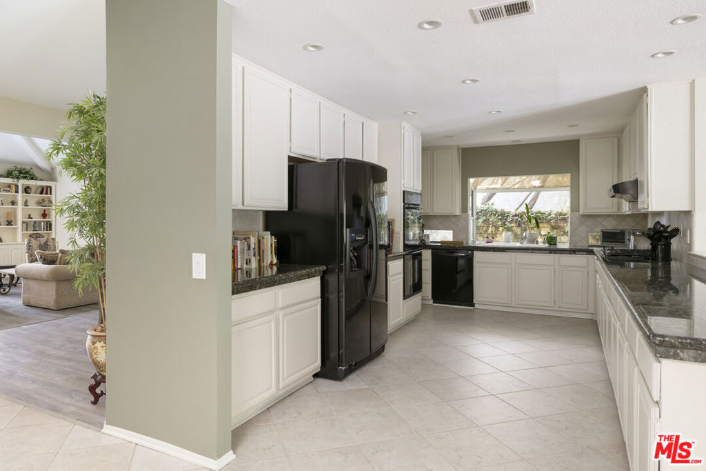 23686 Ingomar Street