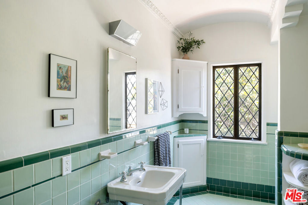 3350 James M Wood Boulevard 8