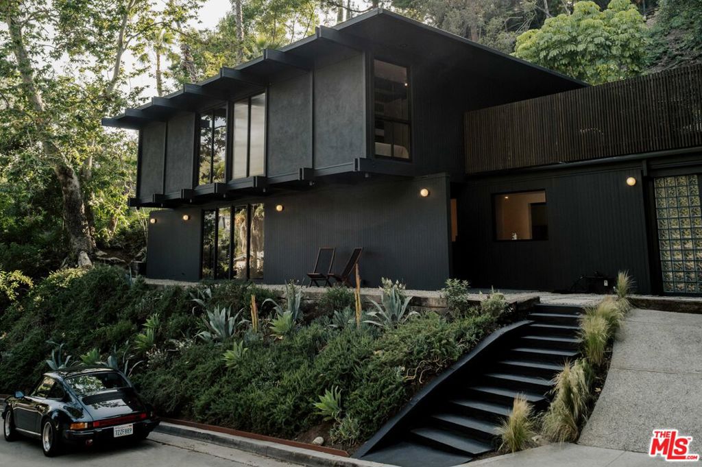 5649 Valley Oak Drive