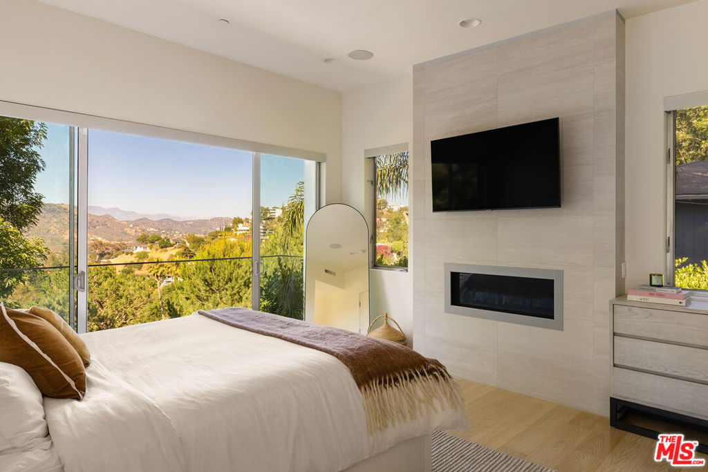 7350 Pacific View Drive