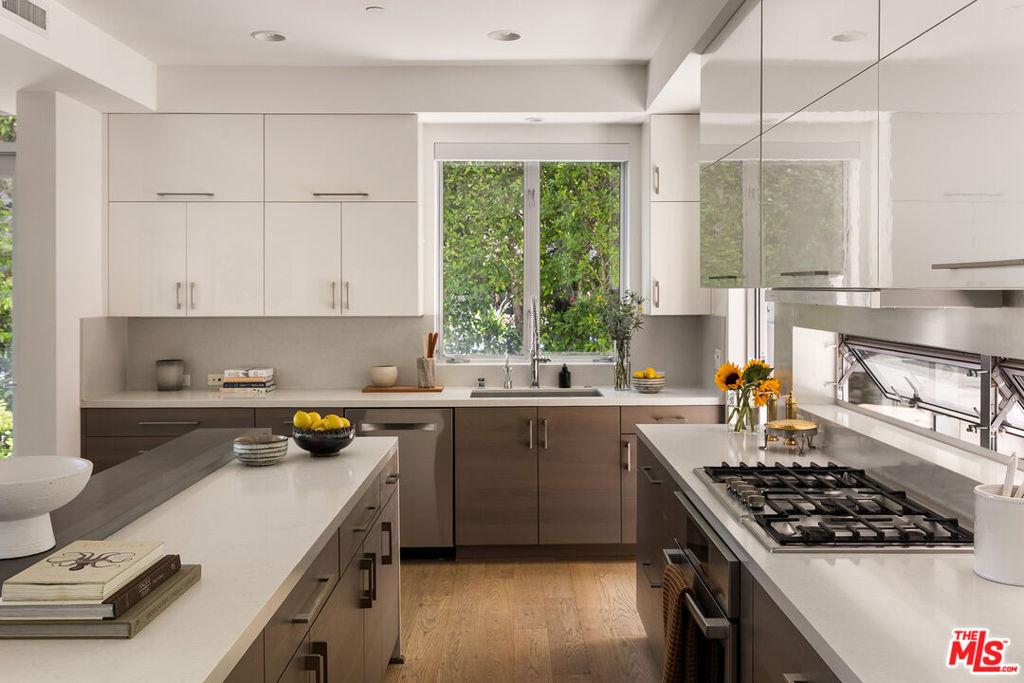 7350 Pacific View Drive