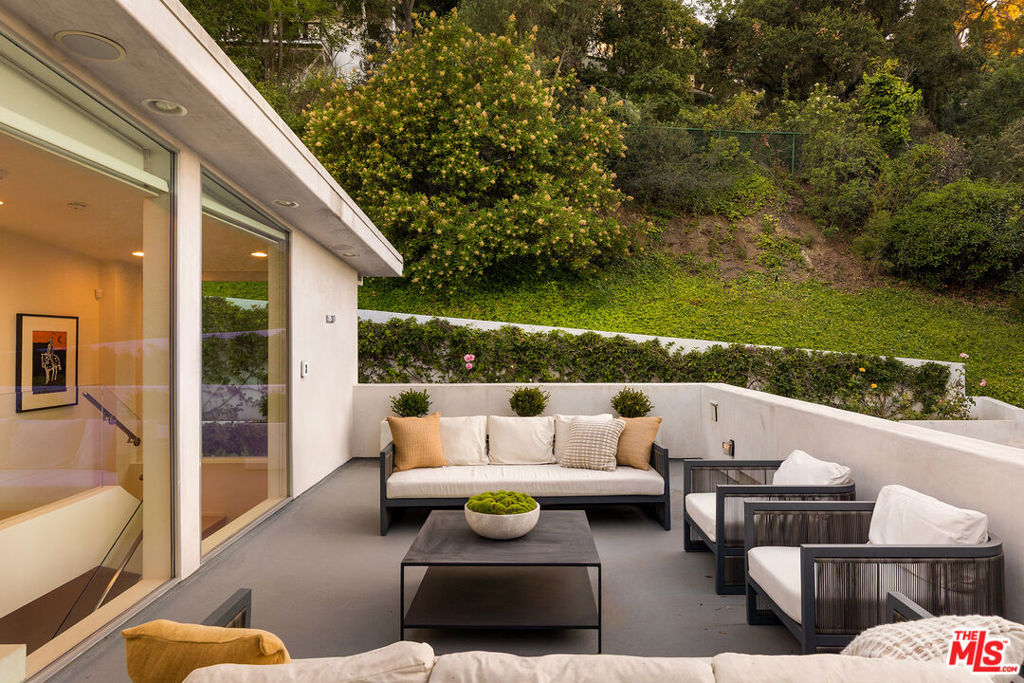 7350 Pacific View Drive