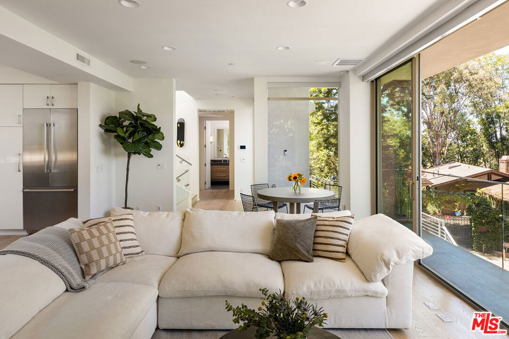 7350 Pacific View Drive