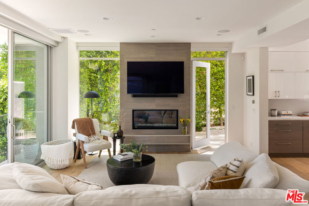 7350 Pacific View Drive