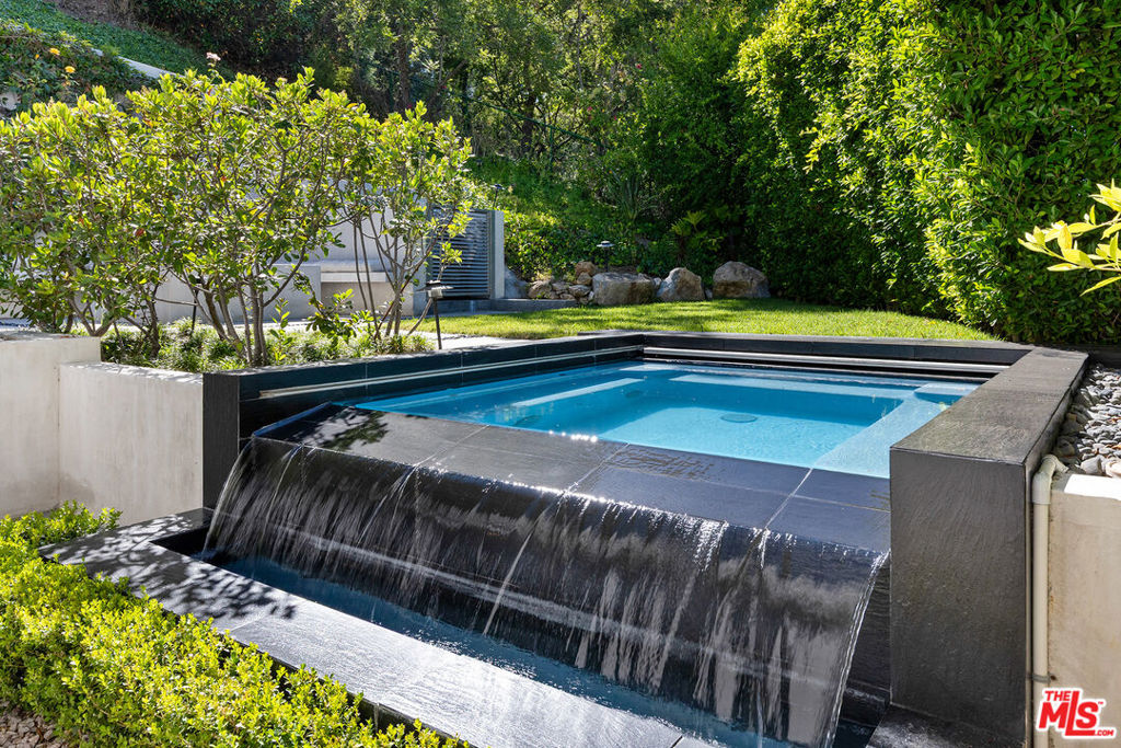 7350 Pacific View Drive