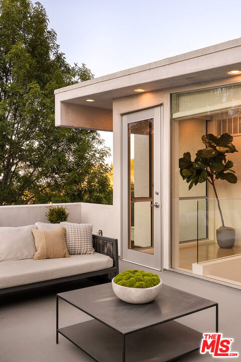 7350 Pacific View Drive