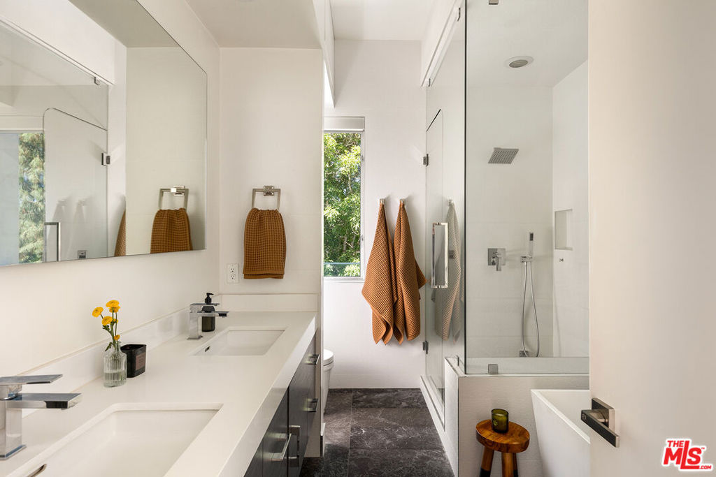 7350 Pacific View Drive