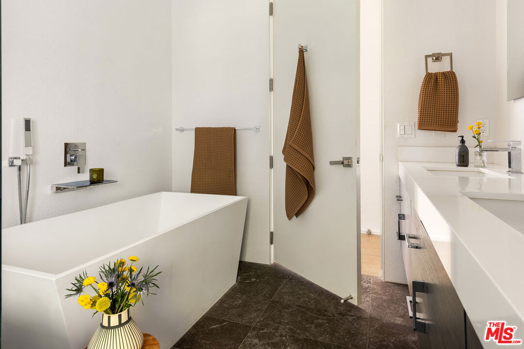 7350 Pacific View Drive