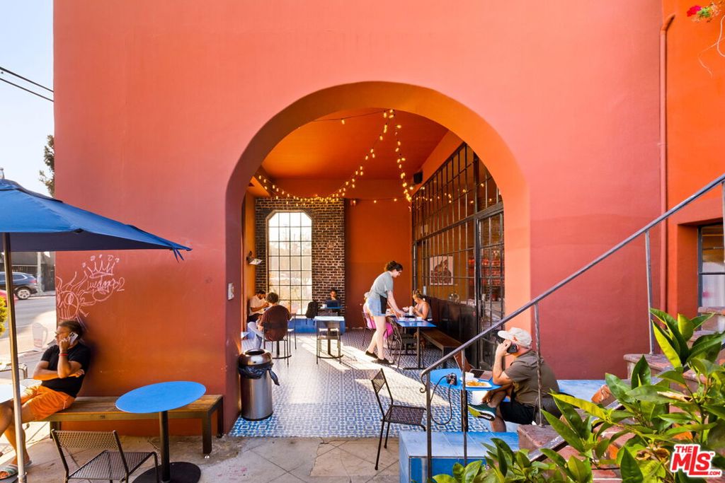 3924 W Sunset Boulevard 1