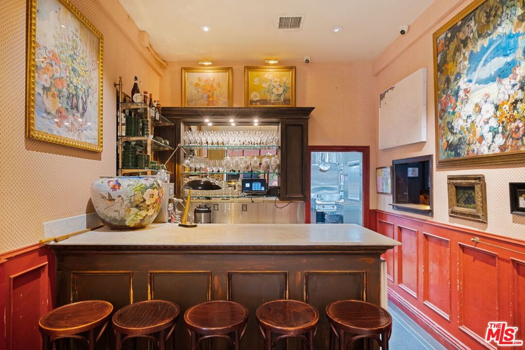 3924 W Sunset Boulevard 1