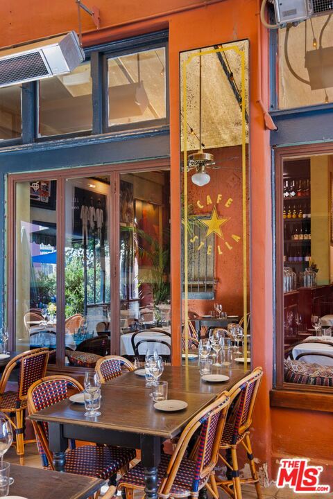 3924 W Sunset Boulevard 1