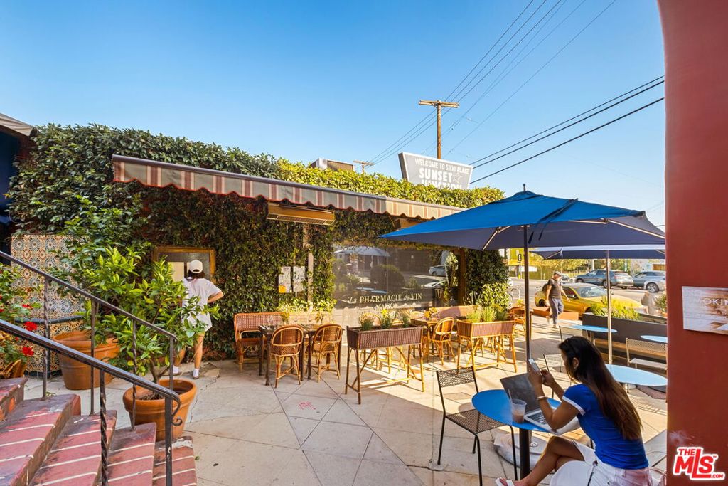 3924 W Sunset Boulevard 1