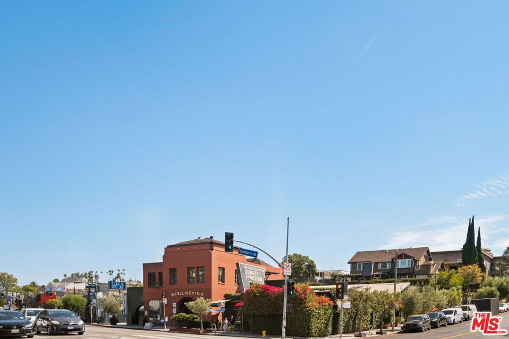 3924 W Sunset Boulevard 1