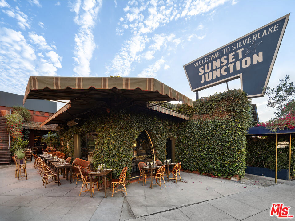 3924 W Sunset Boulevard 1