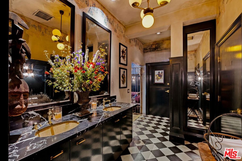 3924 W Sunset Boulevard 1