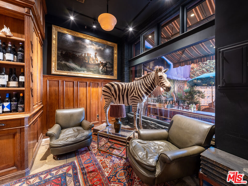 3924 W Sunset Boulevard 1