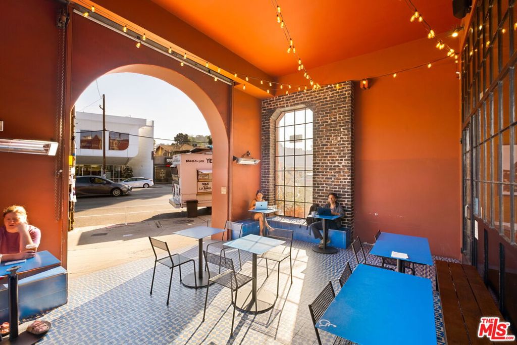 3924 W Sunset Boulevard 1