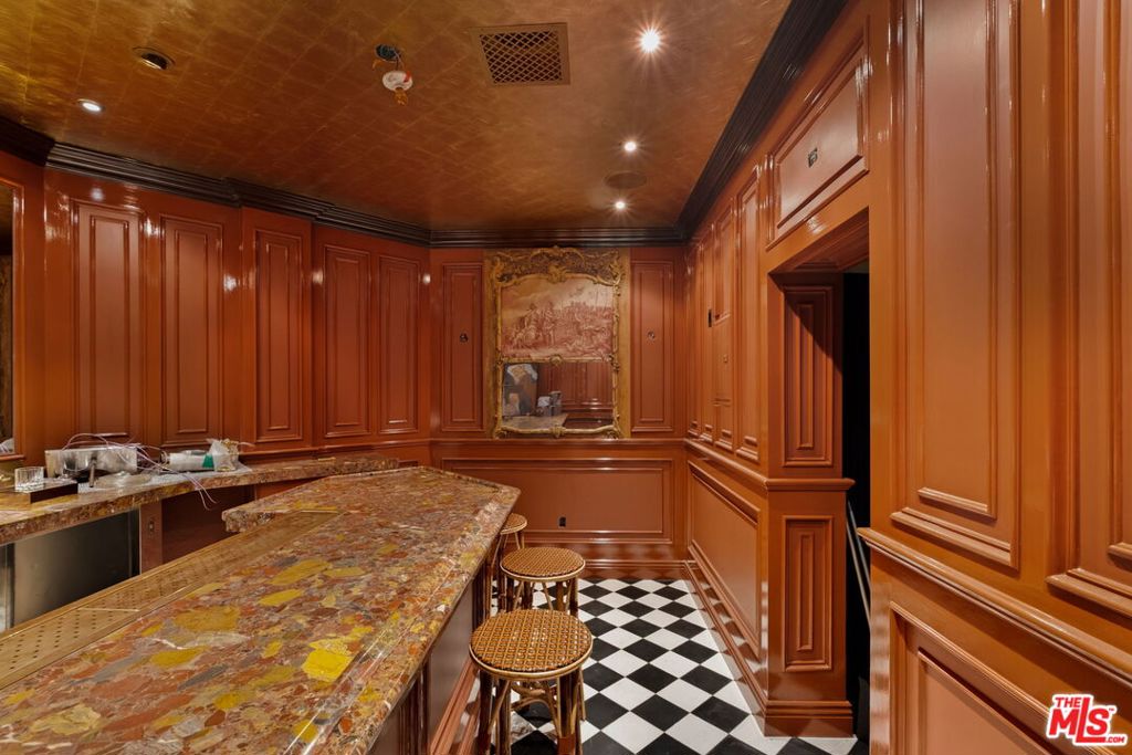 3924 W Sunset Boulevard 1