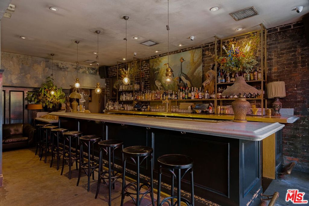 3924 W Sunset Boulevard 1