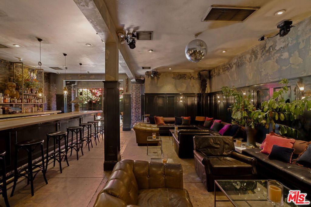 3924 W Sunset Boulevard 1