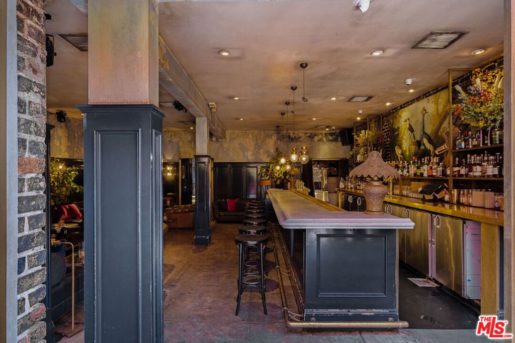 3924 W Sunset Boulevard 1