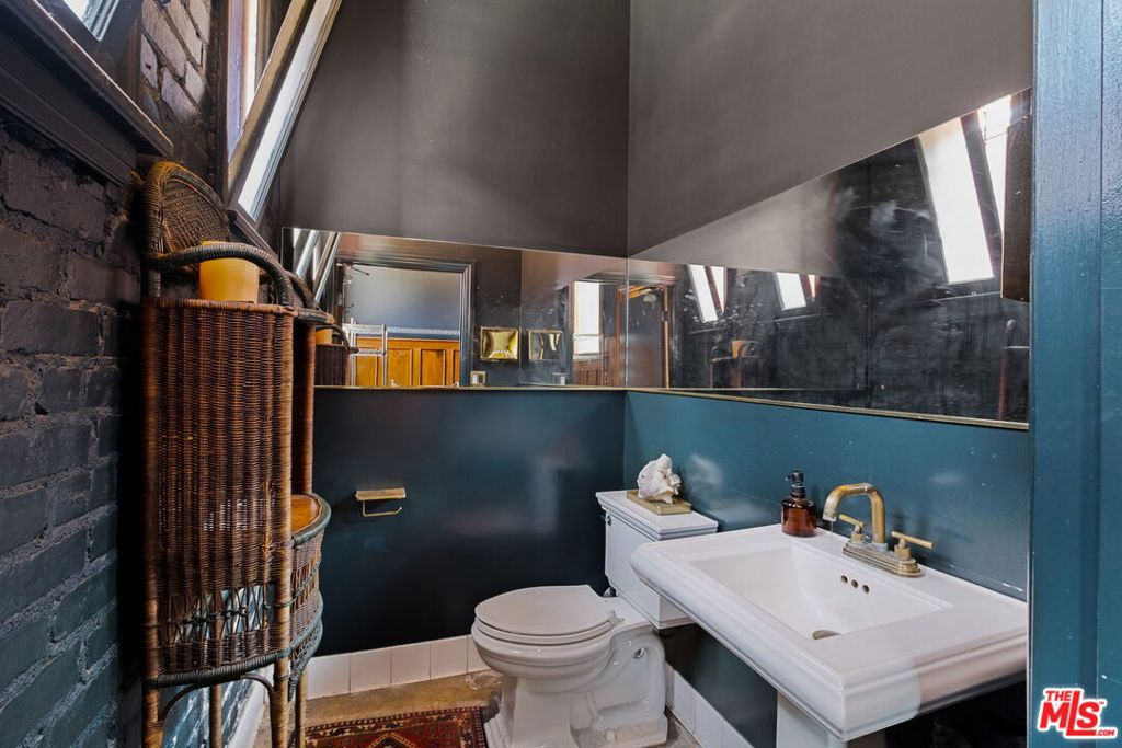 3924 W Sunset Boulevard 1