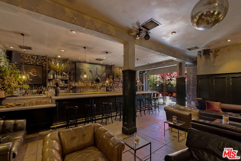 3924 W Sunset Boulevard 1