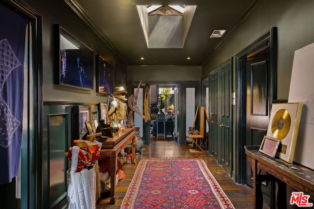 3924 W Sunset Boulevard 1