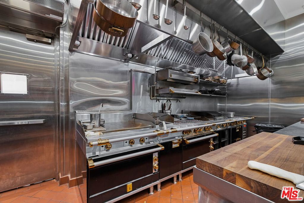 3924 W Sunset Boulevard 1