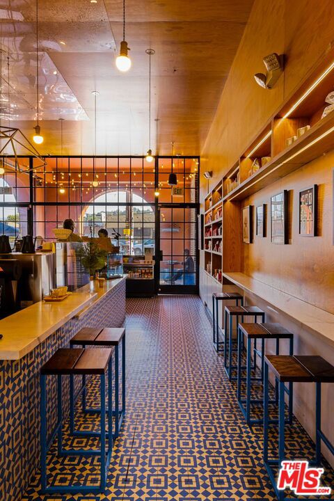 3924 W Sunset Boulevard 1