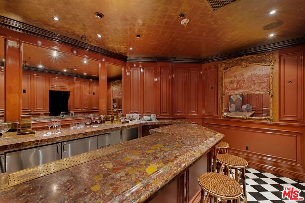 3924 W Sunset Boulevard 1