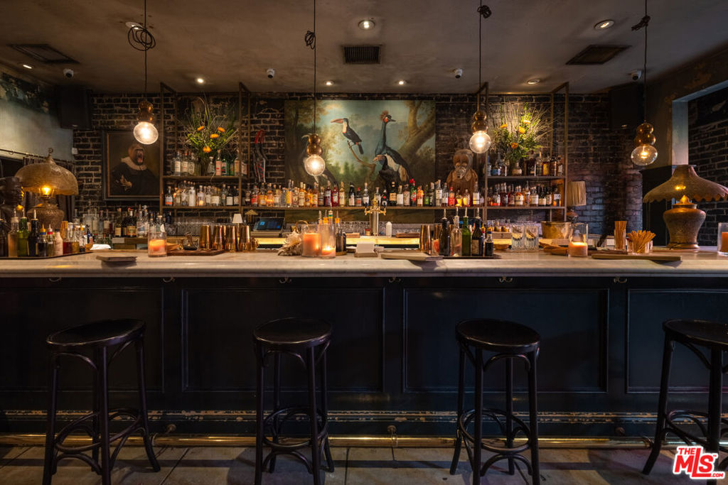 3924 W Sunset Boulevard 1