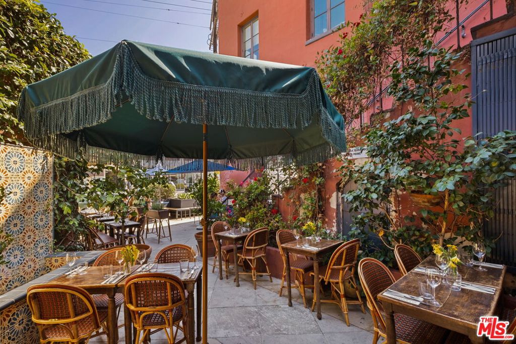 3924 W Sunset Boulevard 1