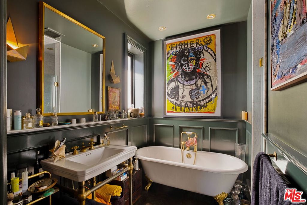 3924 W Sunset Boulevard 1